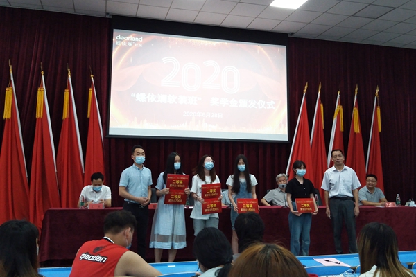 湖南工贸“蝶依斓软装班”结业典礼暨助学捐赠仪式顺利举行 湖南工贸“蝶依斓软装班”结业典礼暨助学捐赠仪式顺利举行