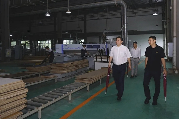 玛格全屋定制欢迎全国工商联家具装饰业商会执行会长张传喜莅临