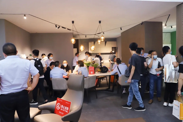 SigMann西克曼展馆大放异彩 汇聚众多客流