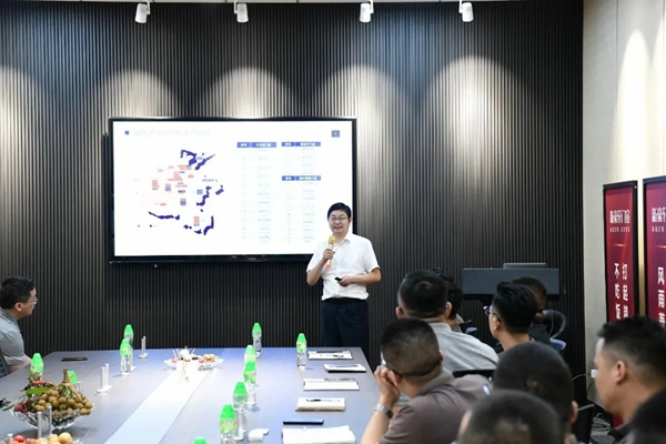 新豪轩门窗迎接居然之家副总裁张健一行考察交流