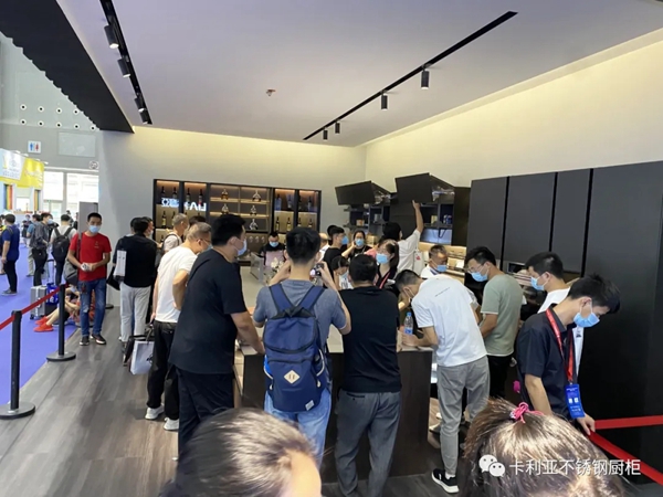 CANLiA卡利亚展厅再现人海 精彩继续不断 CANLiA卡利亚展厅再现人海 精彩继续不断