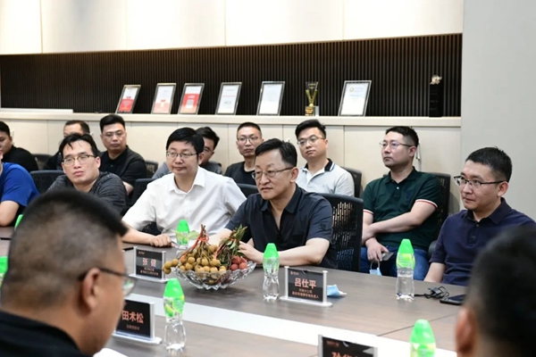 新豪轩门窗迎接居然之家副总裁张健一行考察交流