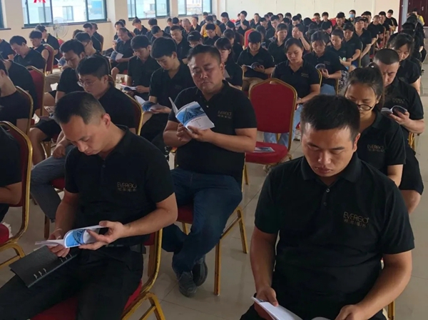 恒高墙布季度总结大会暨三季度目标大会成功举办