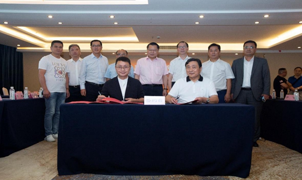 丁佐宏会长带领会员企业团队出席2020全国工商联主席高端峰会
