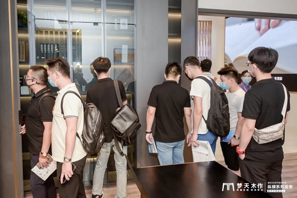 梦天木门联名新品惊艳全场 收获爆棚人气