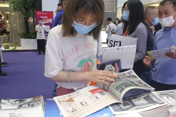 伊仕利家居展馆现场火爆 直播间互动火热 伊仕利家居展馆现场火爆 直播间互动火热