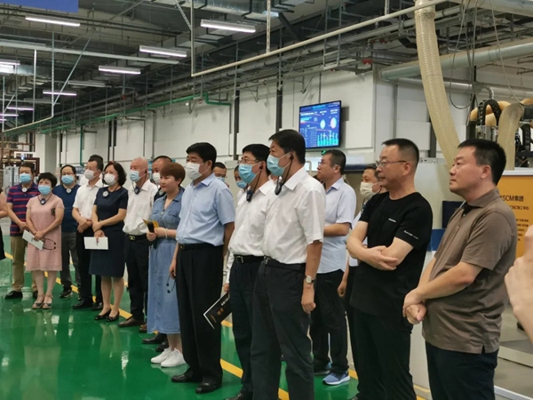 森鹰铝包木门窗欢迎省人大常委会副主任、省总工会主席宋希斌莅临指导调研 森鹰铝包木门窗欢迎省人大常委会副主任、省总工会主席宋希斌莅临指导调研