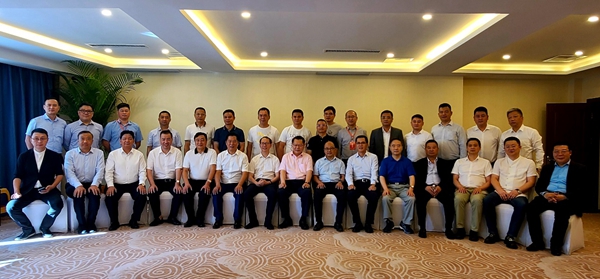 丁佐宏会长带领会员企业团队出席2020全国工商联主席高端峰会