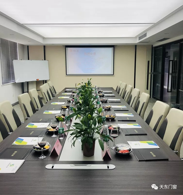 天东门窗迎接全国工商联家具装饰业商会执行会长一行莅临指导