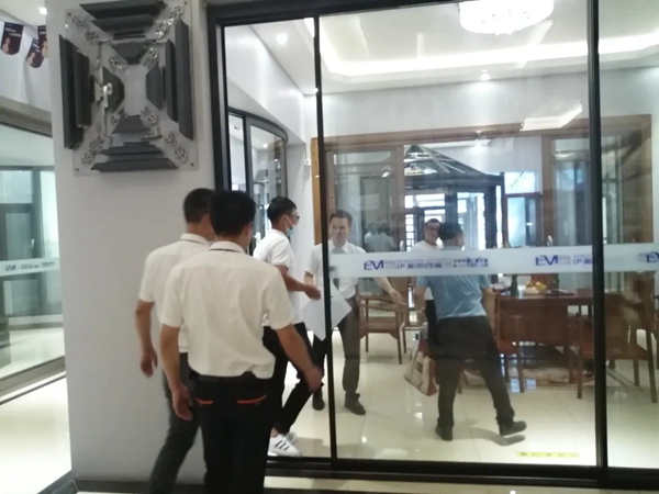 伊美德门窗新品惊艳亮相 大批客户陆续到访