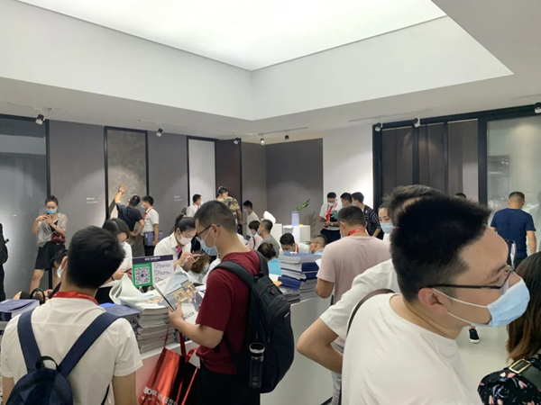 新标高端一体化极简系统隆重亮相，和古天乐一起相约广州建博会！