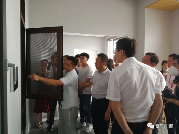 富轩全屋门窗迎来大咖访团 江西安义县领导团莅临参观 富轩全屋门窗迎来大咖访团 江西安义县领导团莅临参观