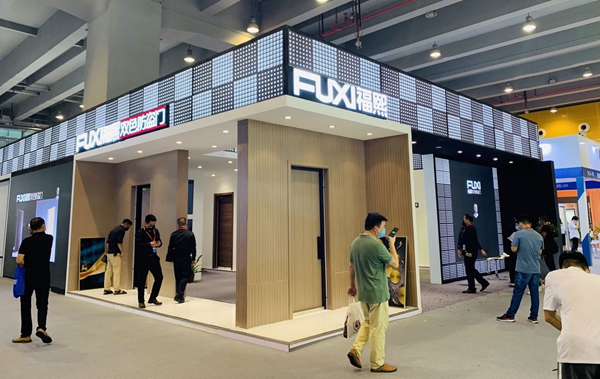 2020中国建博会（广州）丨福熙双色防盗门招商总监黄鑫：福熙新款将引领整个防盗门新品类的爆款潮流