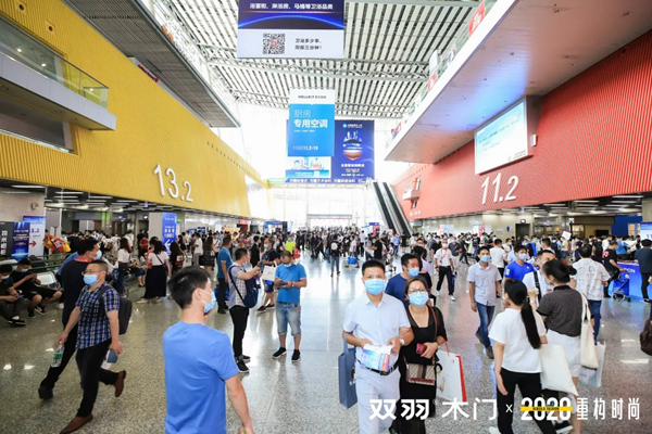 第二十二届中国建博会（广州）首日，双羽木门时尚登场再掀人潮