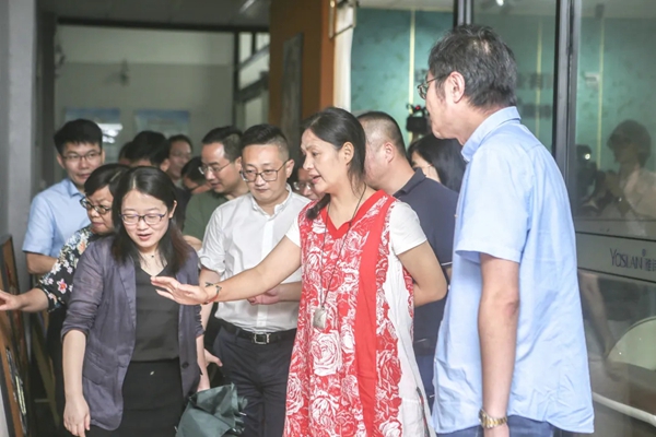 雅诗澜墙布窗帘迎接绍兴市知联会莅临参观指导 雅诗澜墙布窗帘迎接绍兴市知联会莅临参观指导