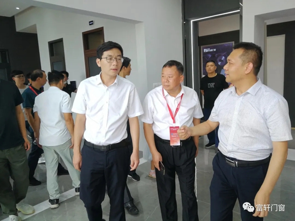 富轩全屋门窗迎来大咖访团 江西安义县领导团莅临参观