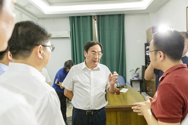 金蝉布艺迎接绍兴市市委书记马卫光等领导莅临考察调研