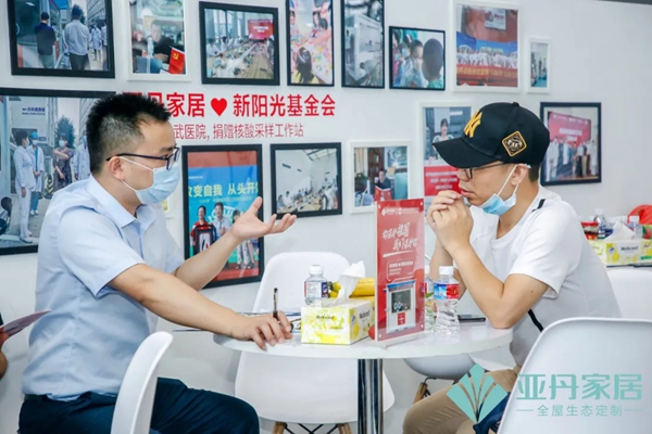 亚丹家居展馆带来诚意新品 建博会首日引爆人潮