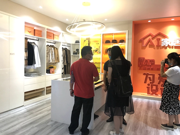 2020中国建博会（广州）丨诗尼曼家居执行总裁黄伟国：AI家居品牌助力小店经济