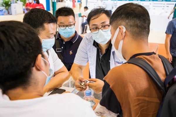 亚当斯全屋定制功能五金携热门产品闪耀登场家博会