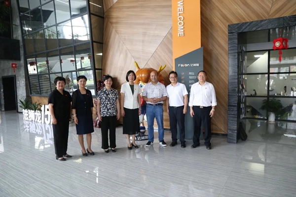 法狮龙迎来市委常委龚和艳指导调研企业党建工作