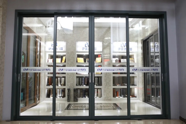 伊美德门窗新品惊艳亮相 大批客户陆续到访 伊美德门窗新品惊艳亮相 大批客户陆续到访