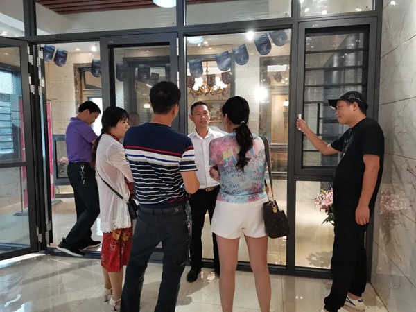 威亚森门窗建博会后诚邀数百位合作商参观佛山生产基地