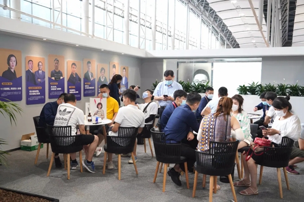 玛格全屋定制新品惊艳出圈 潮色慧品引爆全场