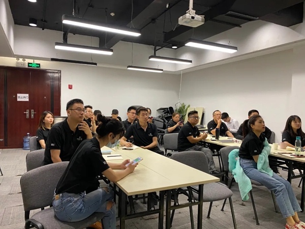 伊恋全屋定制广州建博会展前培训圆满结束