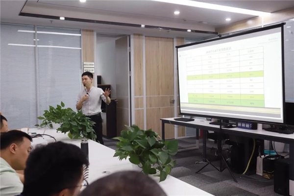 奢匠全屋定制年中总结会议暨表彰大会圆满举办