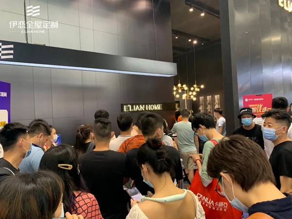 伊恋全屋定制新品震惊全场 引行人驻足