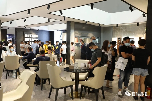 百能不锈钢家居潮流新品独具一格 引展馆观众围观