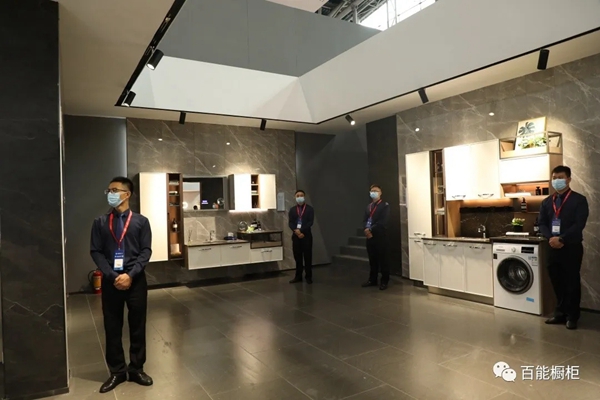 百能不锈钢家居潮流新品独具一格 引展馆观众围观
