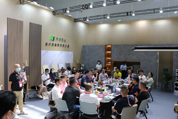 天湘板业助力发布行业趋势 为行业的发展蓄能赋能