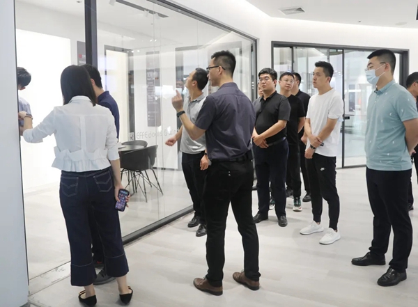 怡发门窗迎来居然之家集团领导一行 莅临参观指导 怡发门窗迎来居然之家集团领导一行 莅临参观指导