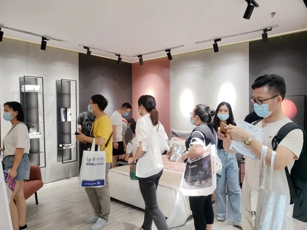 伊仕利家居展馆依旧火热 展现产品实力与魅力