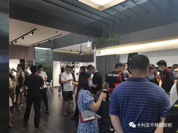 CANLiA卡利亚展厅再现人海 精彩继续不断