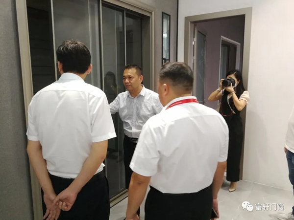 富轩全屋门窗迎来大咖访团 江西安义县领导团莅临参观 富轩全屋门窗迎来大咖访团 江西安义县领导团莅临参观