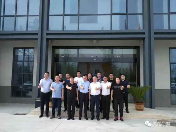 天东门窗迎接全国工商联家具装饰业商会执行会长一行莅临指导