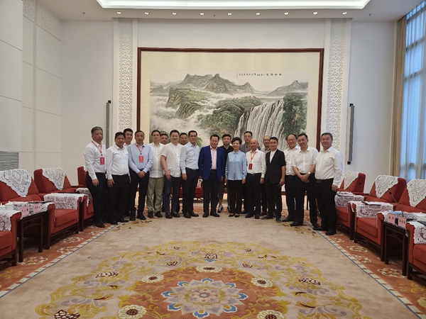 丁佐宏会长带领会员企业团队出席2020全国工商联主席高端峰会