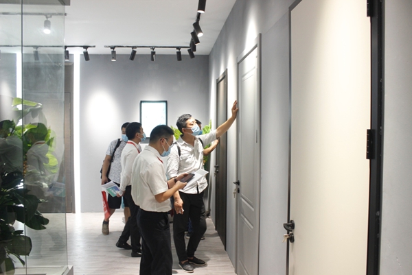 大自然木门携特斯拉惊艳亮相2020中国建博会（广州） 引爆加盟热潮