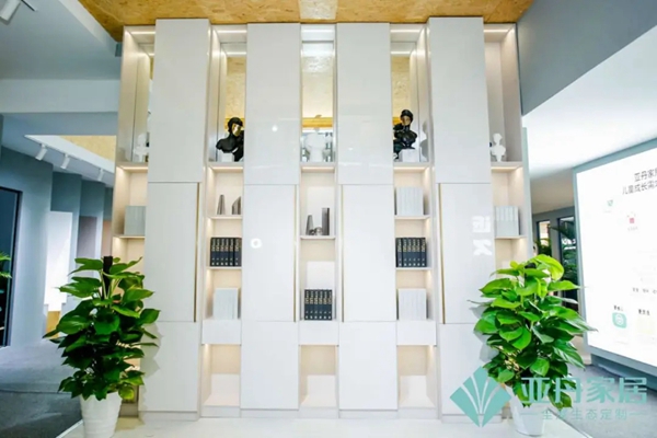 亚丹家居展馆带来诚意新品 建博会首日引爆人潮
