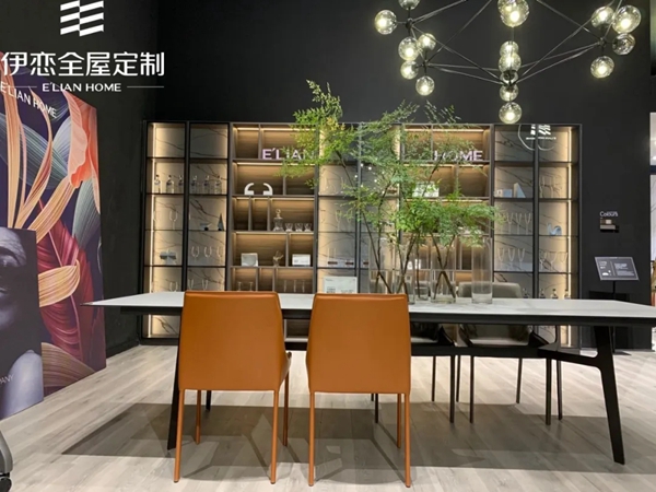 伊恋全屋定制新品震惊全场 引行人驻足