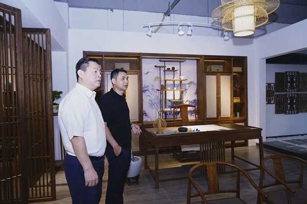 玛格全屋定制欢迎全国工商联家具装饰业商会执行会长张传喜莅临