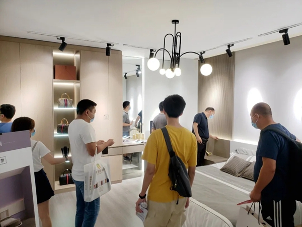 伊仕利家居展馆依旧火热 展现产品实力与魅力