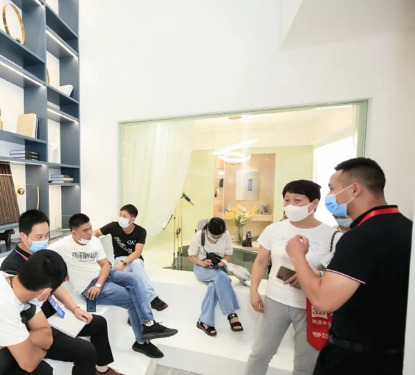 圣玛诺整木定制开展首日大放异彩 成为展会打卡圣地