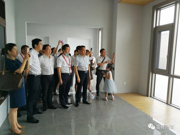 富轩全屋门窗迎来大咖访团 江西安义县领导团莅临参观 富轩全屋门窗迎来大咖访团 江西安义县领导团莅临参观