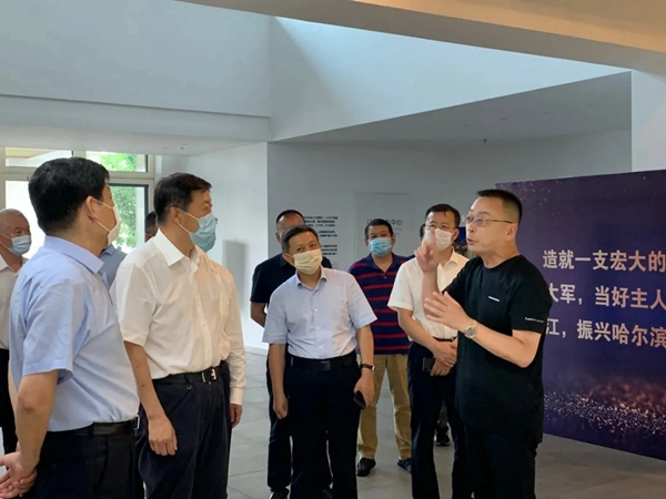 森鹰铝包木门窗欢迎省人大常委会副主任、省总工会主席宋希斌莅临指导调研 森鹰铝包木门窗欢迎省人大常委会副主任、省总工会主席宋希斌莅临指导调研