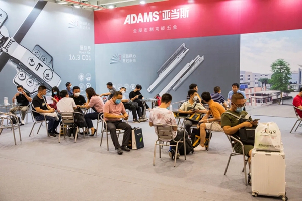亚当斯全屋定制功能五金携热门产品闪耀登场家博会