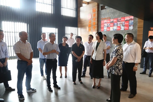 法狮龙迎来市委常委龚和艳指导调研企业党建工作